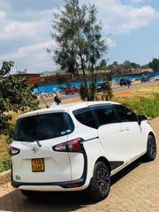 Toyota Sienta 2017 White for sale