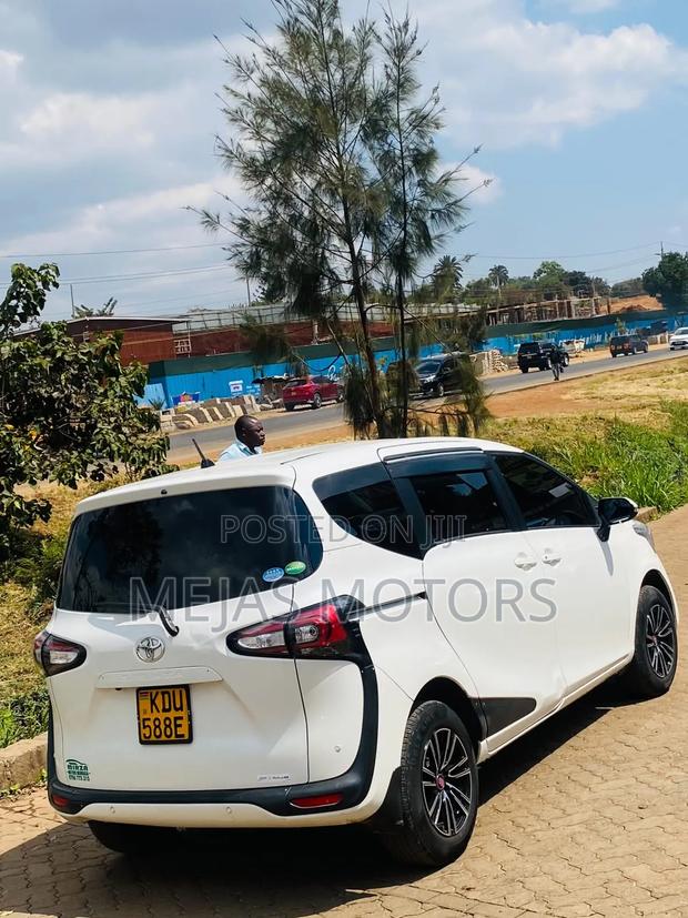Toyota Sienta 2017 White
