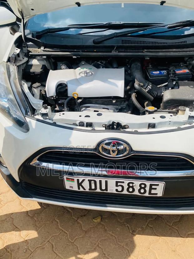 Toyota Sienta 2017 White