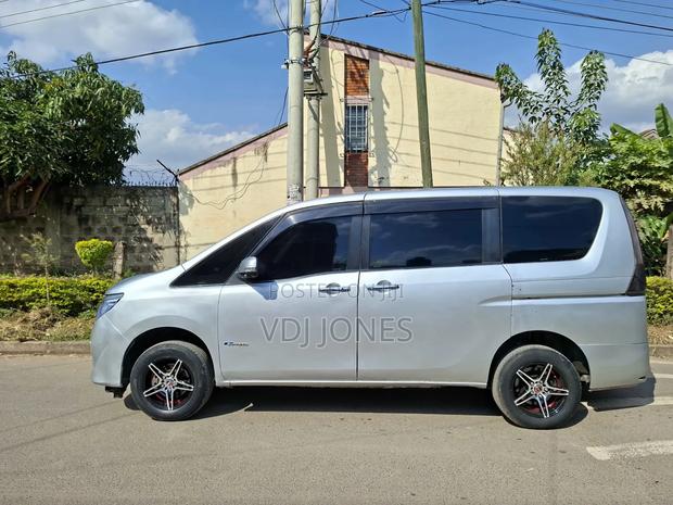 Nissan Serena 2014 Silver