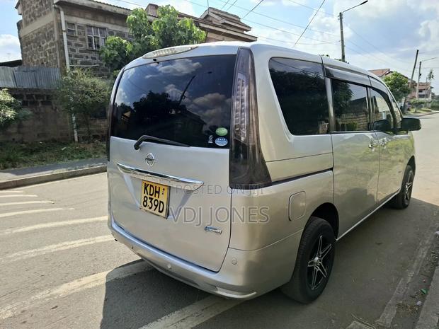 Nissan Serena 2014 Silver