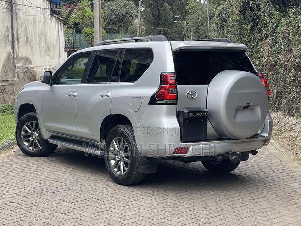 Toyota Land Cruiser Prado 2018 Silver
