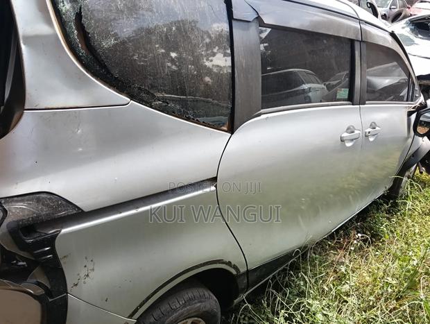 Toyota Sienta 2016 Silver