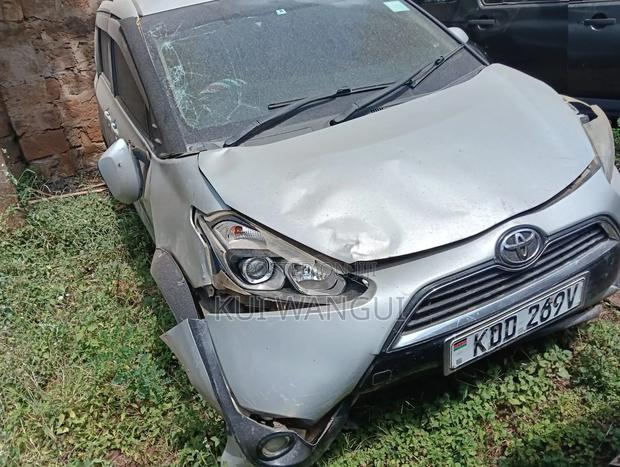 Toyota Sienta 2016 Silver