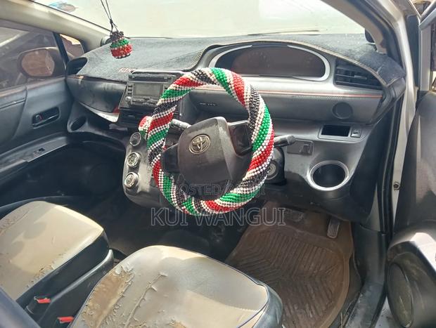 Toyota Sienta 2016 Silver
