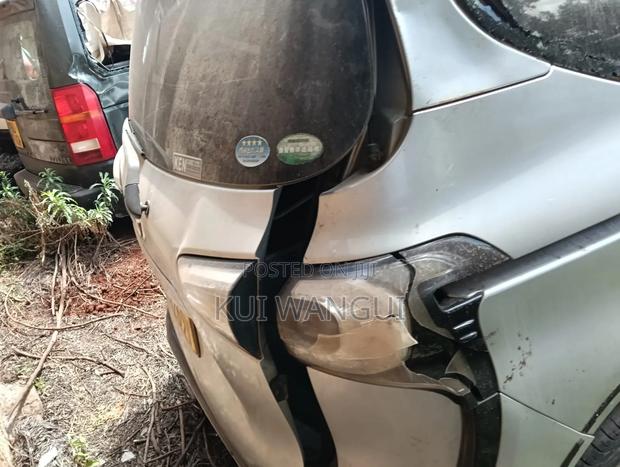 Toyota Sienta 2016 Silver