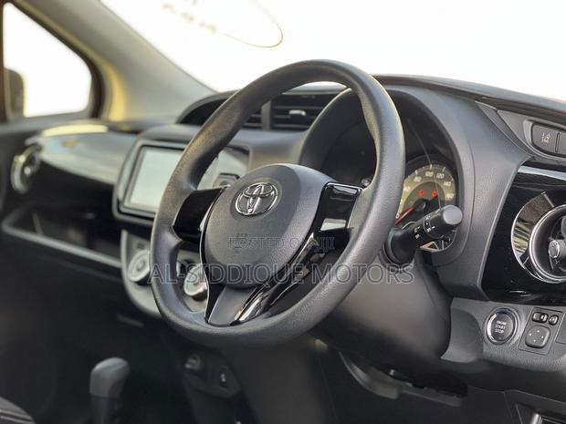 Toyota Vitz 1.0 FWD 5dr 2019 White