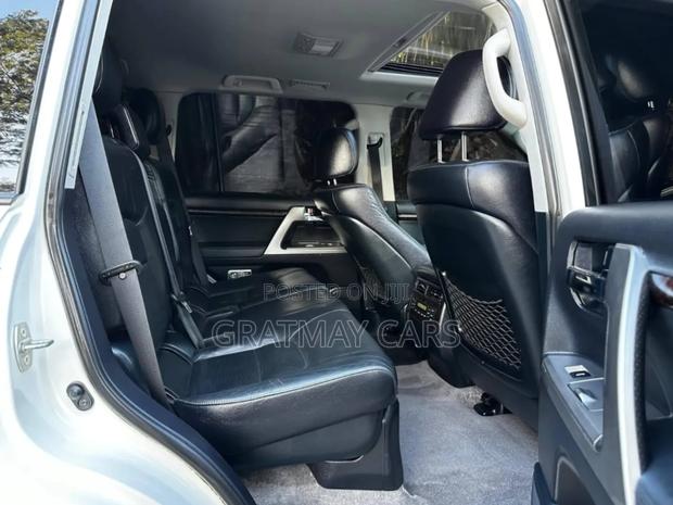 Toyota Land Cruiser 2015 White