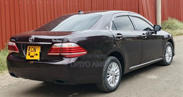 Toyota Crown 2010 Black