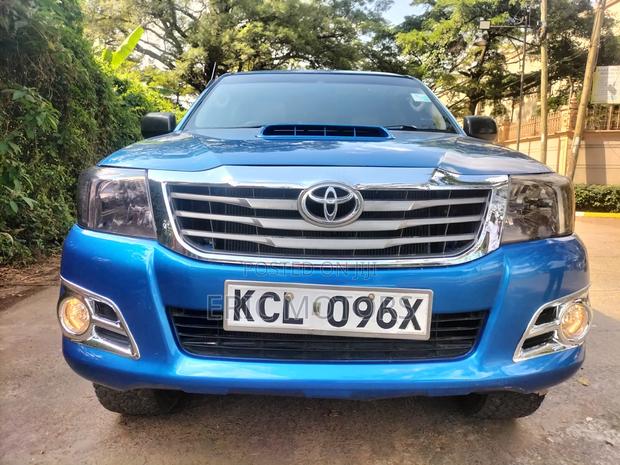 Toyota Hilux 2010 Blue