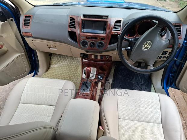 Toyota Hilux 2010 Blue