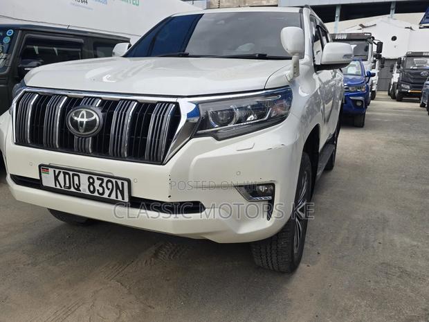 Toyota Land Cruiser Prado 2018 White