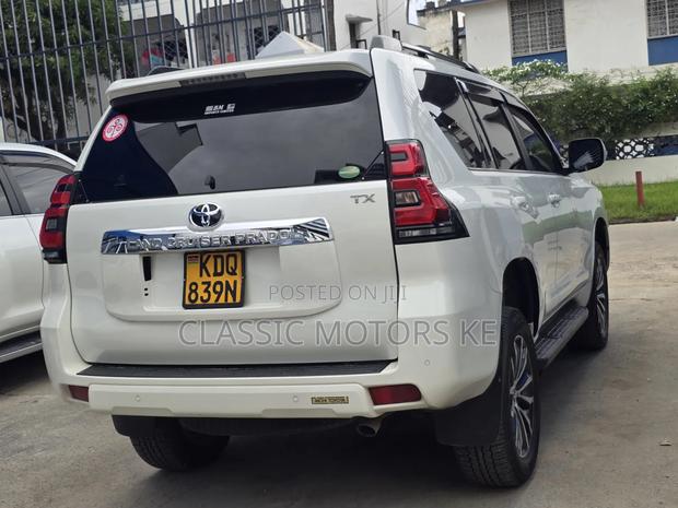 Toyota Land Cruiser Prado 2018 White