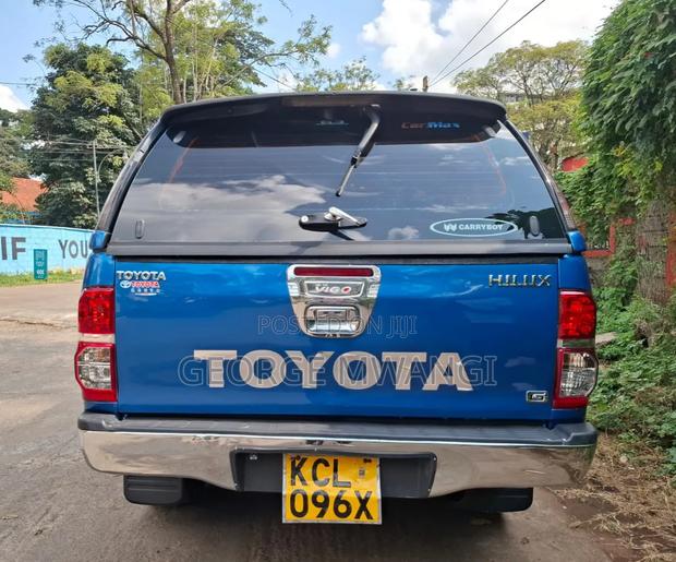 Toyota Hilux 2010 Blue