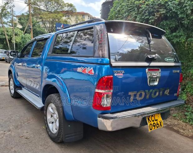 Toyota Hilux 2010 Blue