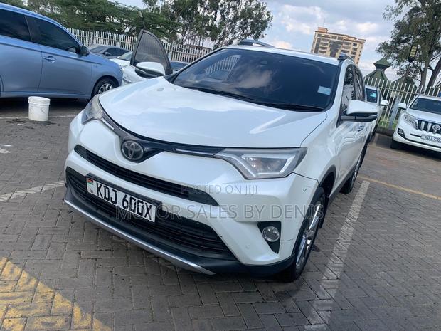Toyota RAV4 XLE 4dr SUV AWD (2.5L 4cyl 6A) 2015 White