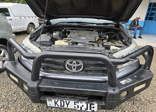Toyota Hilux 2021 Gray