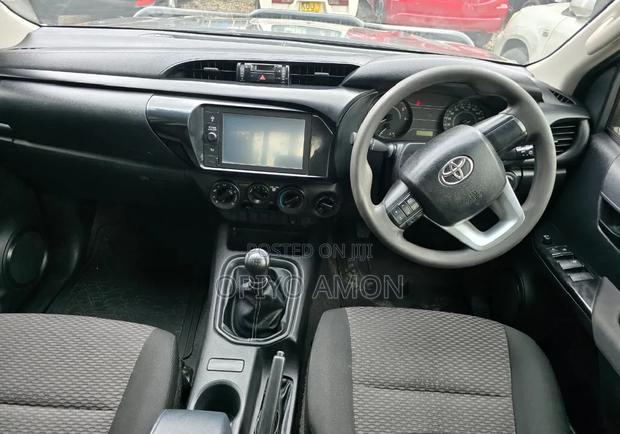 Toyota Hilux 2021 Gray
