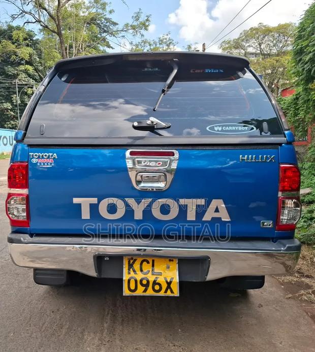 Toyota Hilux 2015 Blue
