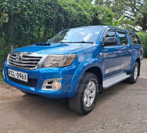 Toyota Hilux 2015 Blue
