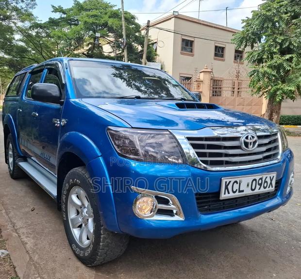Toyota Hilux 2015 Blue