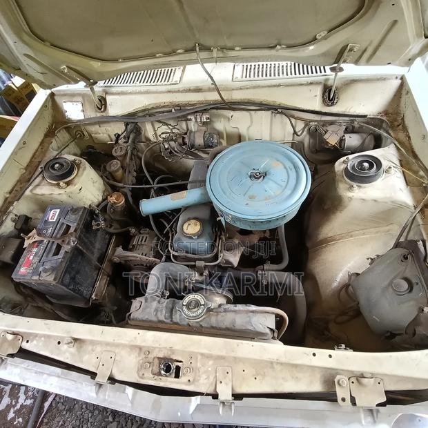 Nissan Pick-Up 1989 Beige