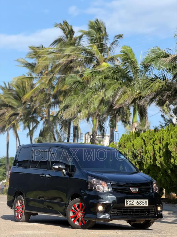 Toyota Noah 2013 Black