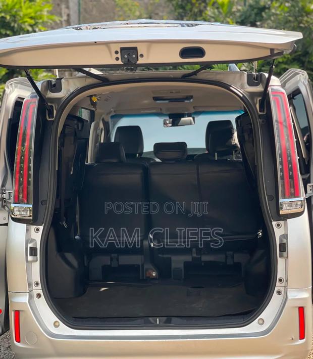 Toyota Noah 2018 Gray