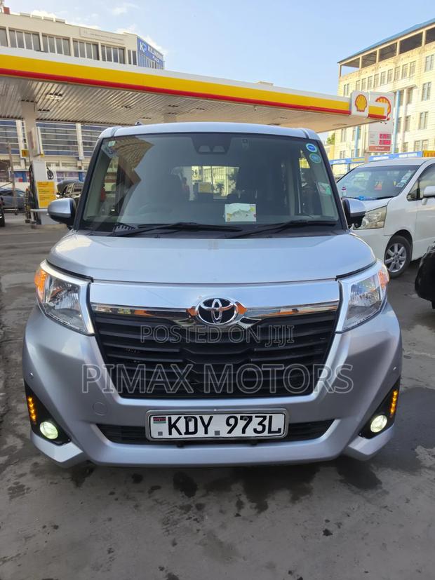 Toyota Roomy 2019 Silver