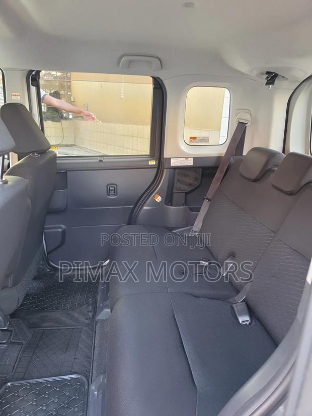 Toyota Roomy 2019 Silver