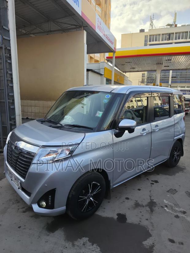 Toyota Roomy 2019 Silver