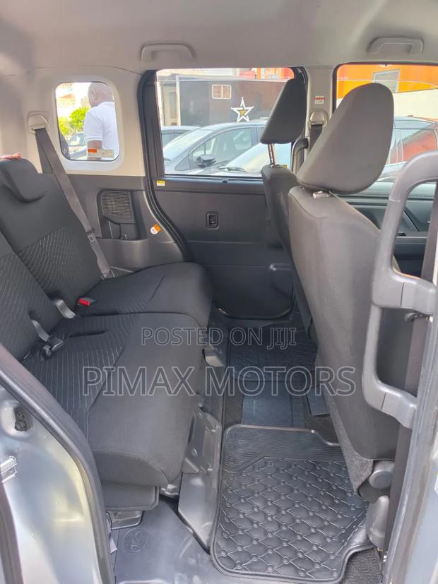 Toyota Roomy 2019 Silver