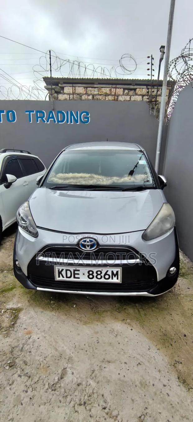 Toyota Sienta 2014 Silver