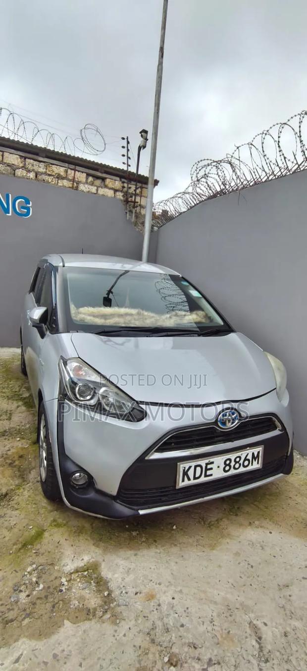 Toyota Sienta 2014 Silver