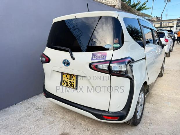 Toyota Sienta 2016 White