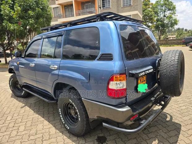 Toyota Land Cruiser 2006 Blue