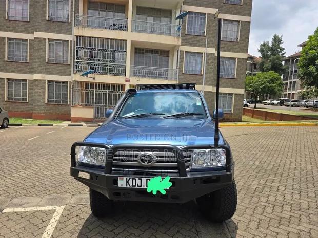 Toyota Land Cruiser 2006 Blue