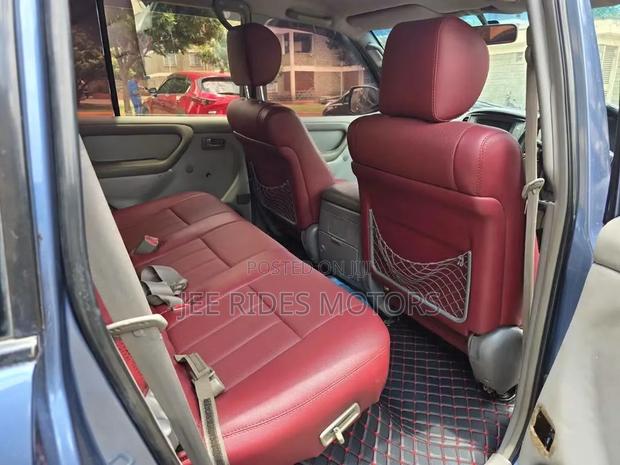 Toyota Land Cruiser 2006 Blue