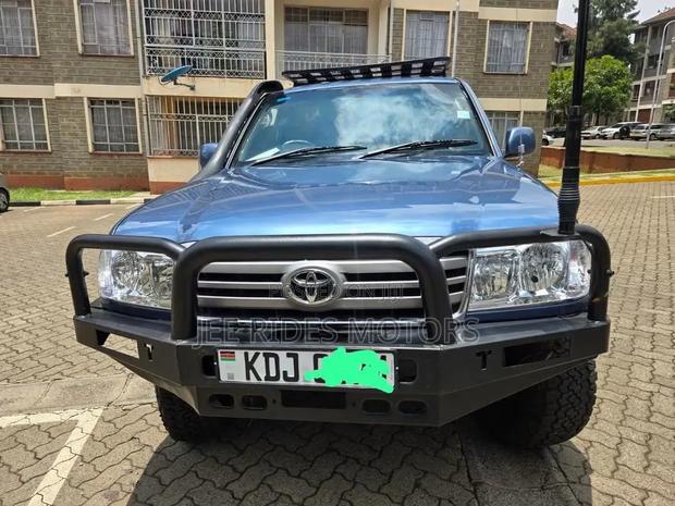 Toyota Land Cruiser 2006 Blue