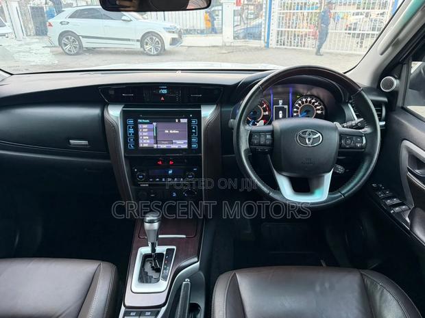 Toyota Fortuner 2019 Pearl