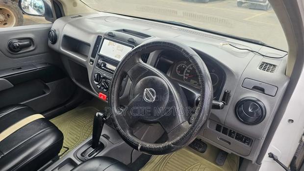 Nissan Advan 2009 White