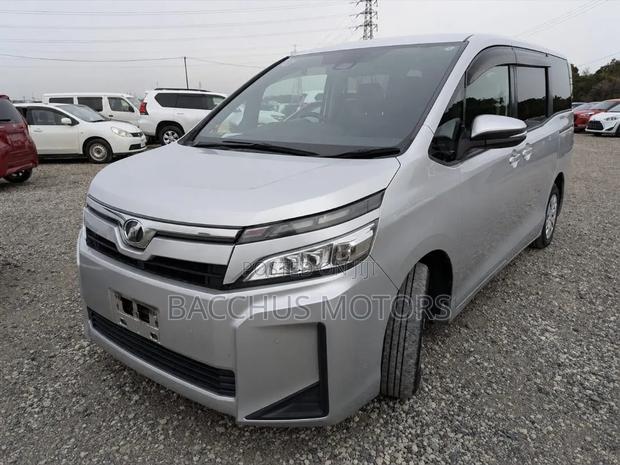 Toyota Voxy 2019 Silver