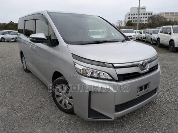 Toyota Voxy 2019 Silver