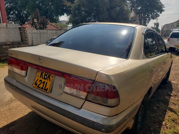 Nissan FB15 2004 Gold