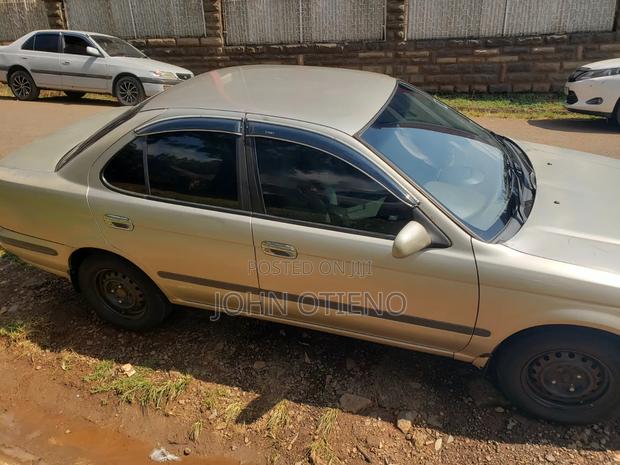 Nissan FB15 2004 Gold