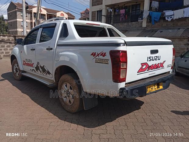 Isuzu D-MAX 2015 White