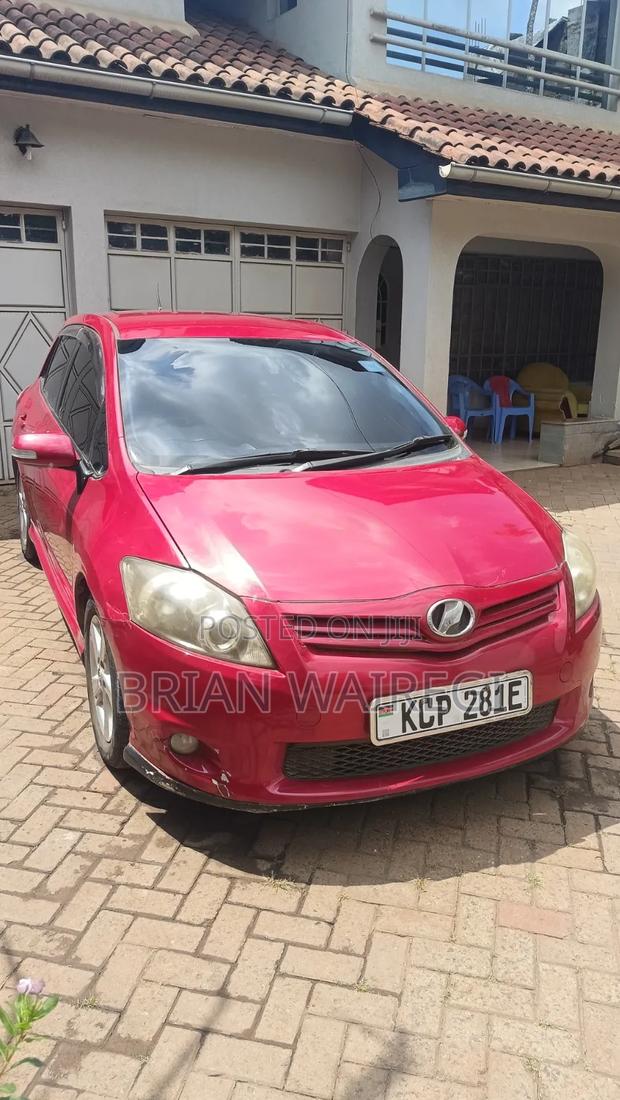 Toyota Auris 2010 Red