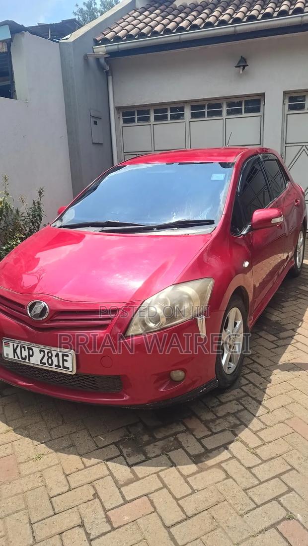 Toyota Auris 2010 Red