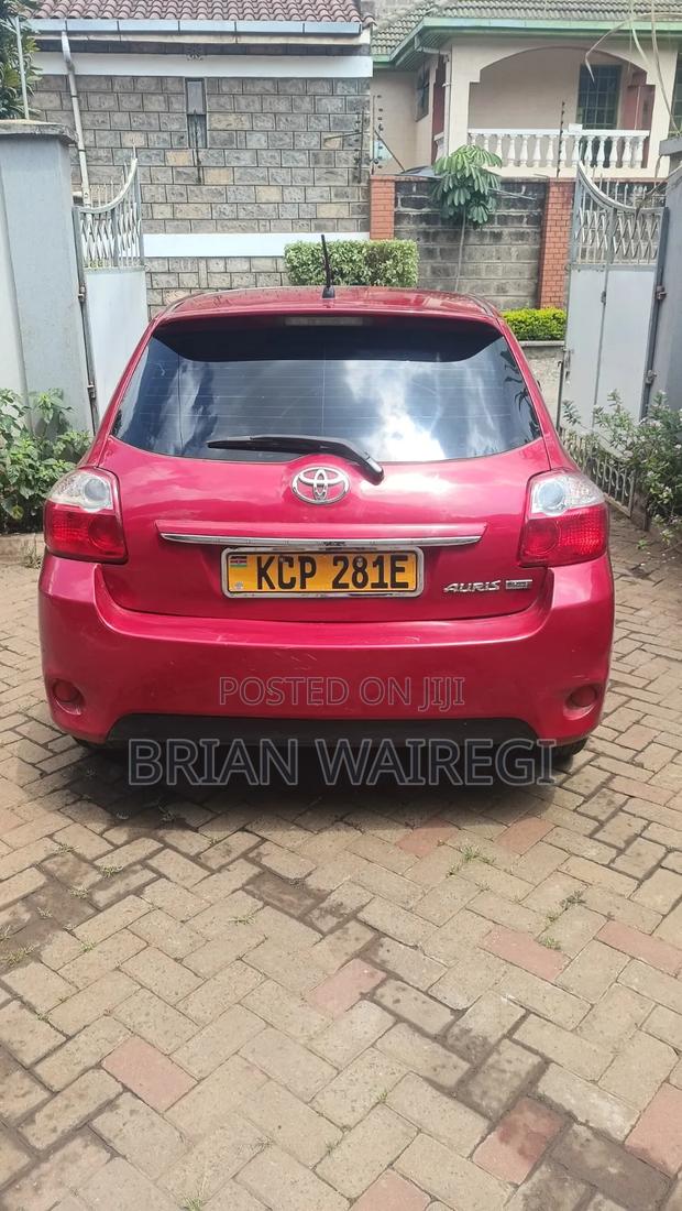 Toyota Auris 2010 Red