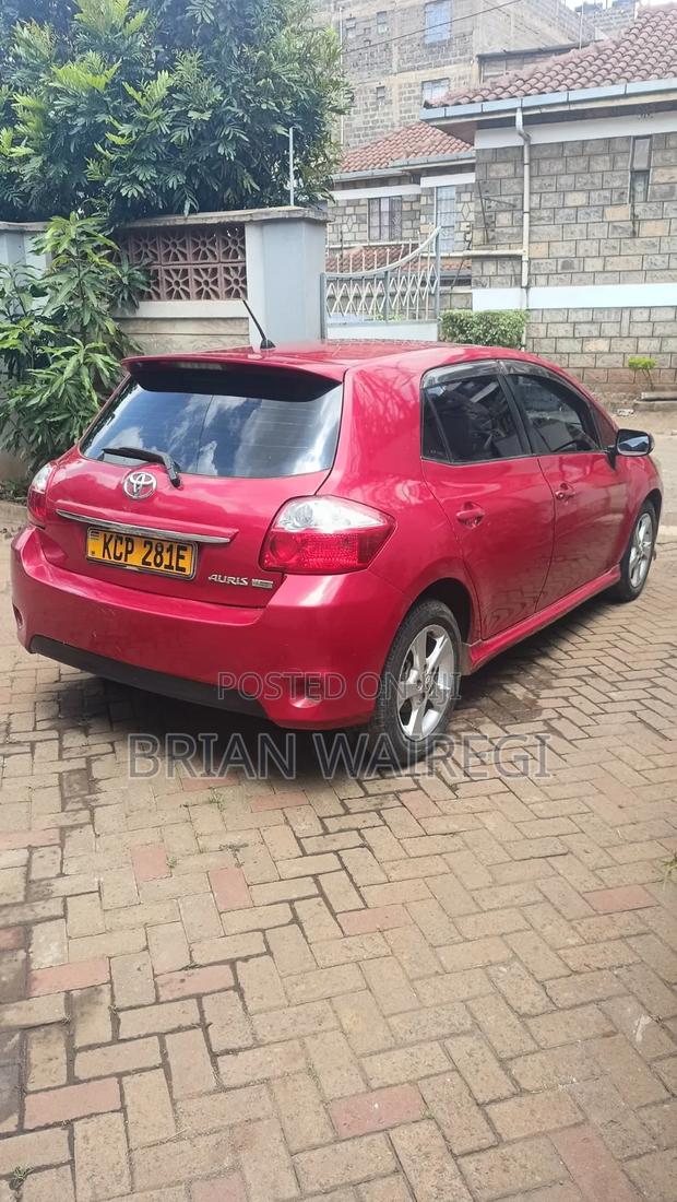 Toyota Auris 2010 Red